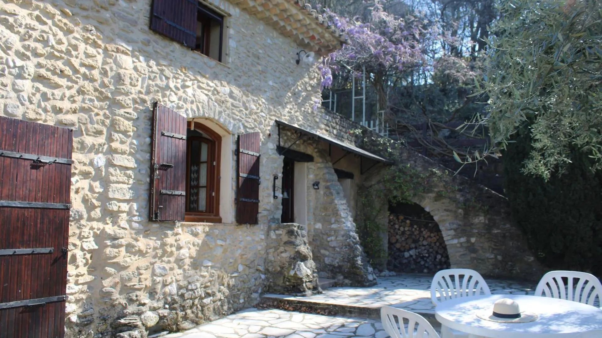 Mas Provencal Traditionnel Seguret France